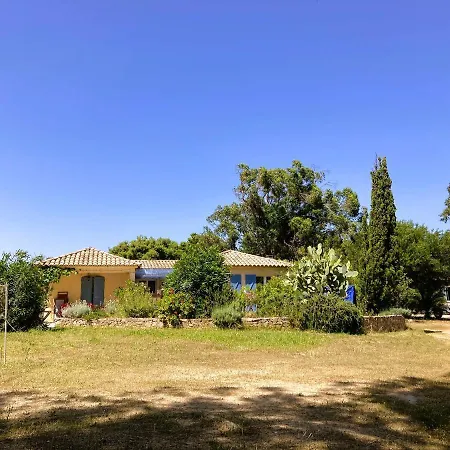 Villa De 5 Chambres A Pianottoli Caldarello A 300 M De La Plage Avec Piscine Privee Jardin Clos Et Wifi Villa *